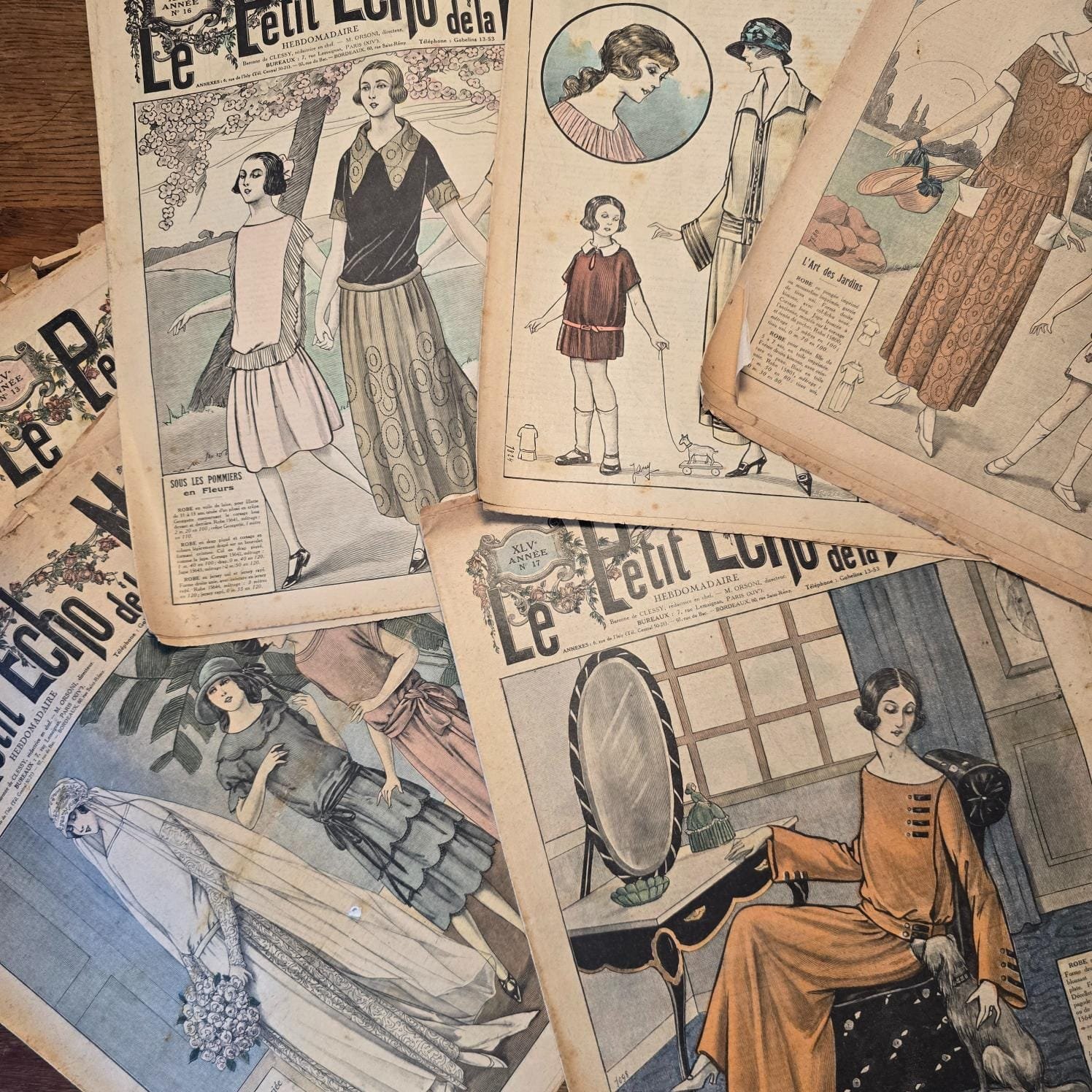 Couvertures des magazines « Le Petit Écho de la Mode » des années 20, illustrées et colorées