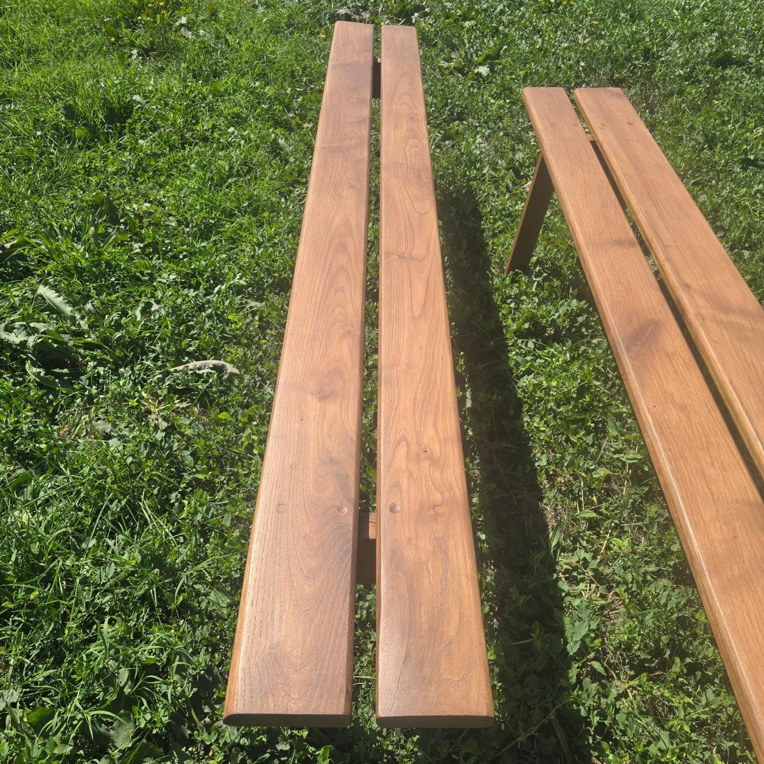 Paire de bancs de ferme en bois massif, 2 mètres, restaurés, teintés et vernis