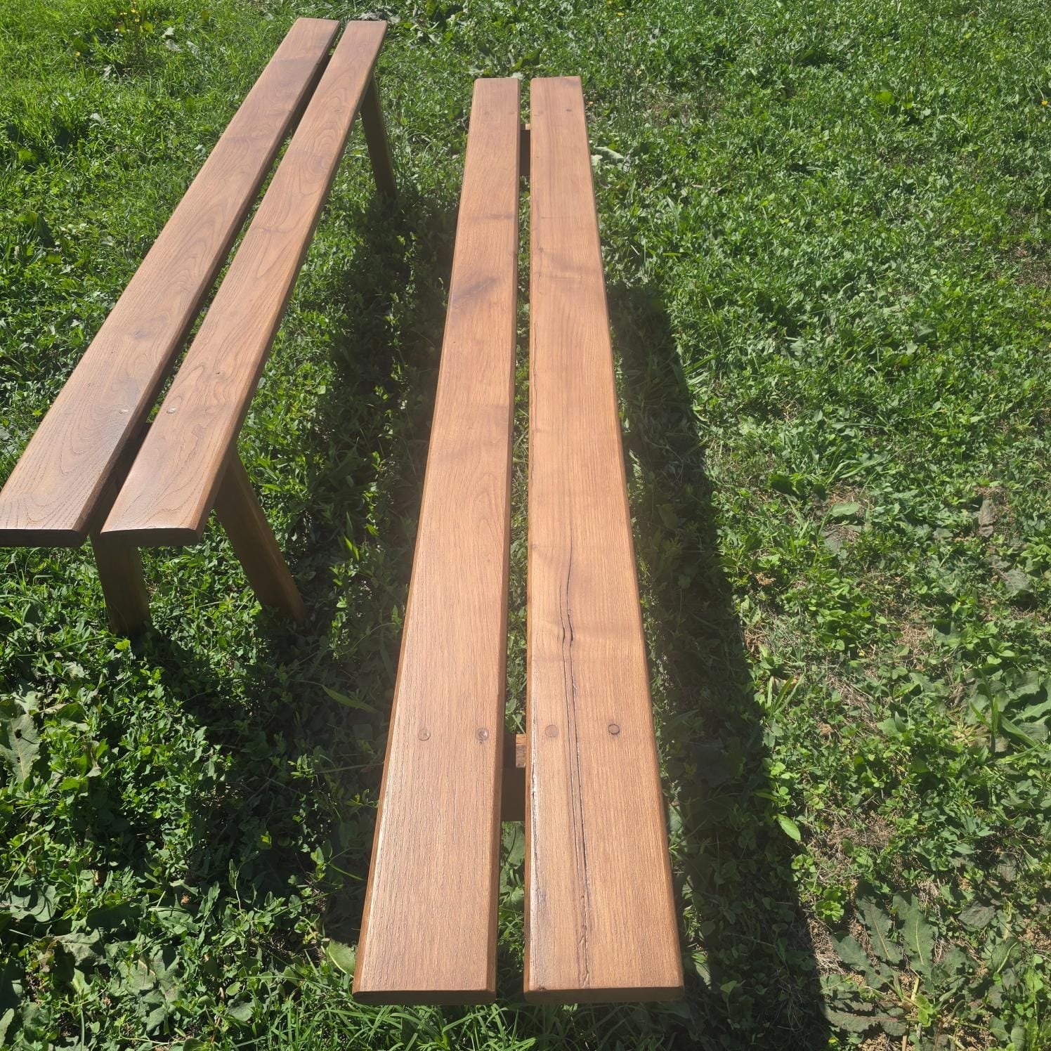 Paire de bancs de ferme en bois massif, 2 mètres, vue plongeante