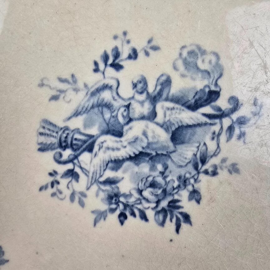 plat gien colombes bleue annees ancien