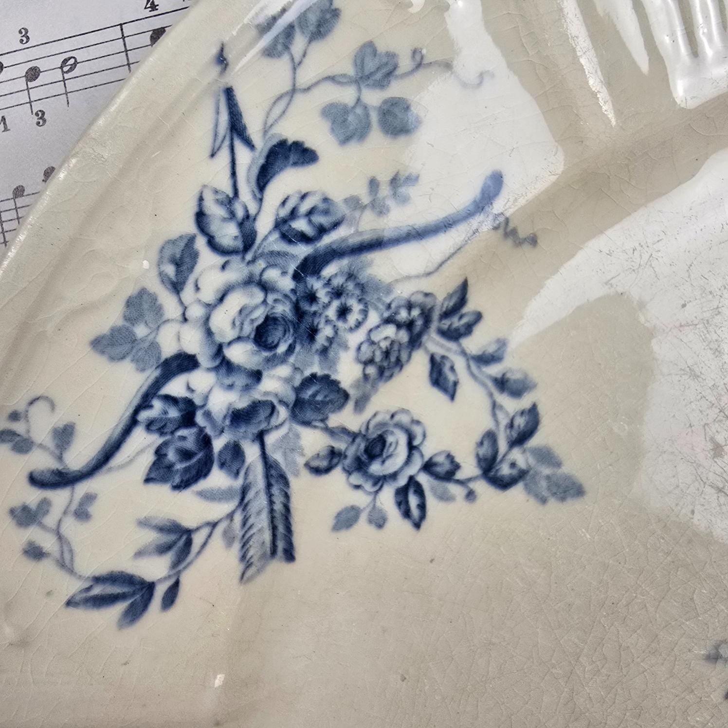 plat gien colombes bleue annees ancien