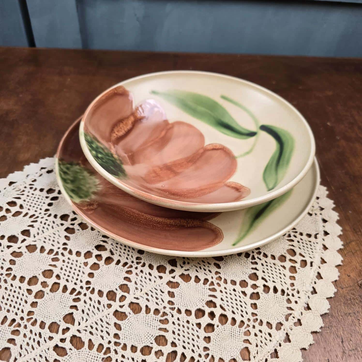 Assiettes creuses et plates superposées, modèle Rhône, Salins