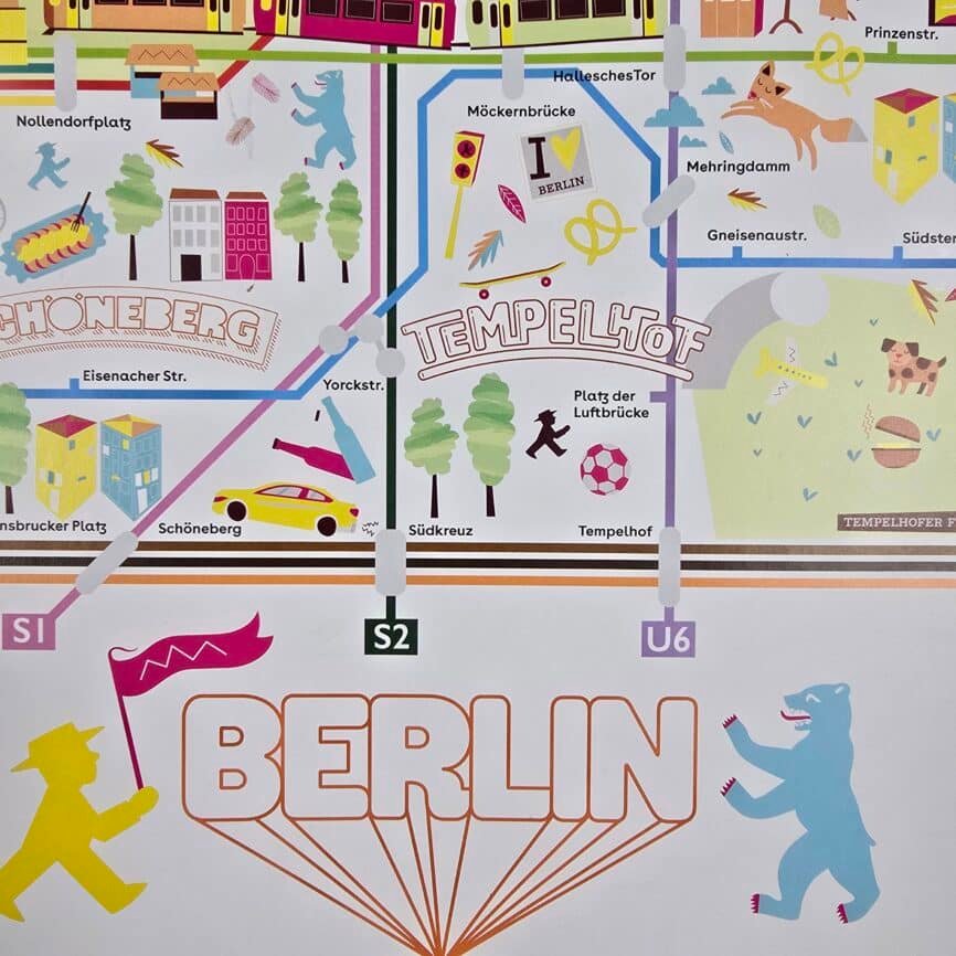 Gros plan de quartiers et noms de stations sur l’affiche illustrée du métro de Berlin