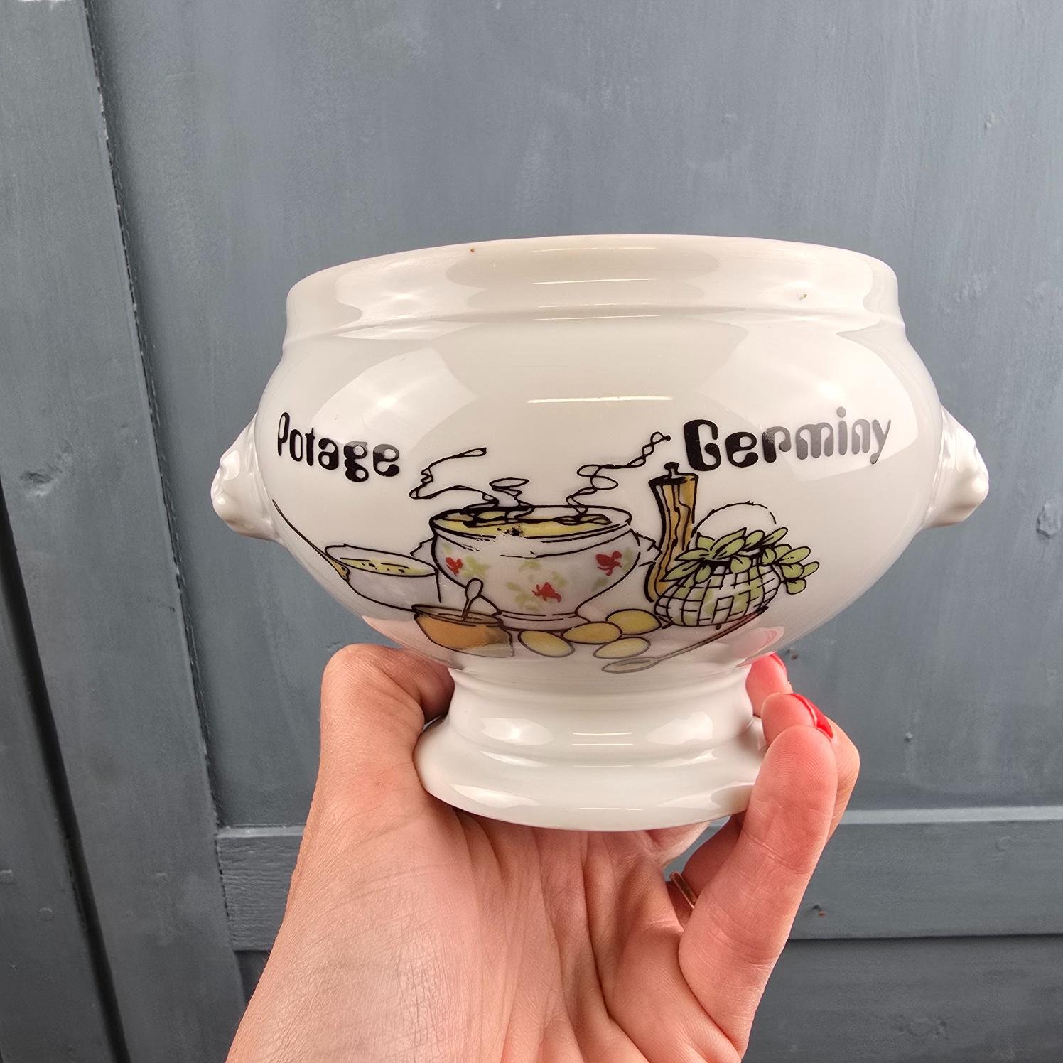 Bol à potage Germiny en porcelaine tenu à la main, décor illustré