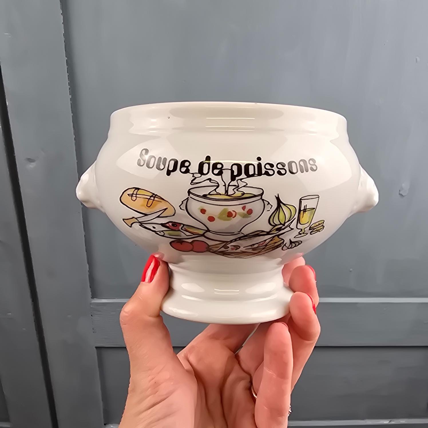 Bol à soupe de poissons en porcelaine blanche, décor rétro de face