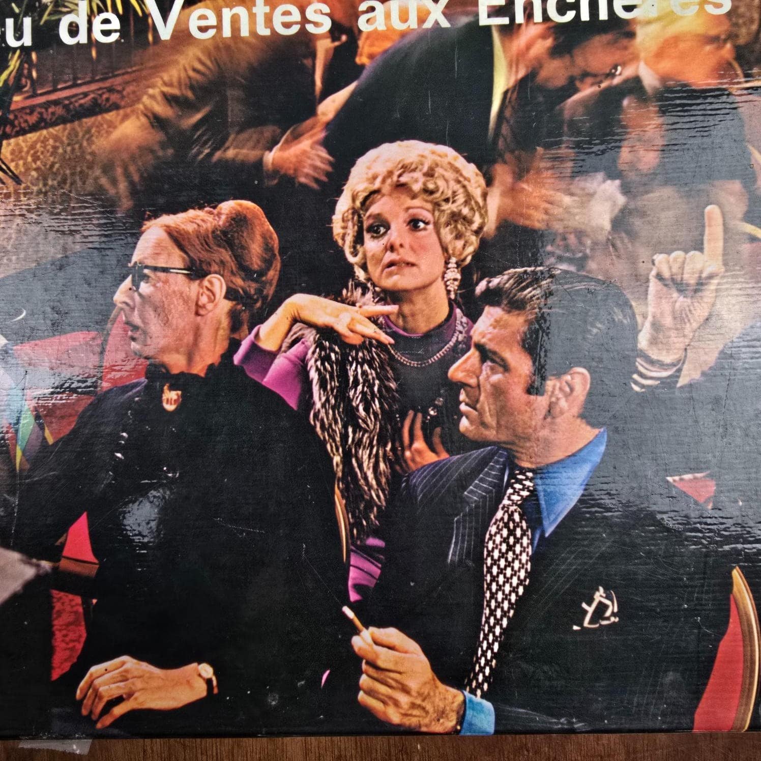 Illustration du couvercle du jeu Chefs-d’œuvre représentant une vente aux enchères