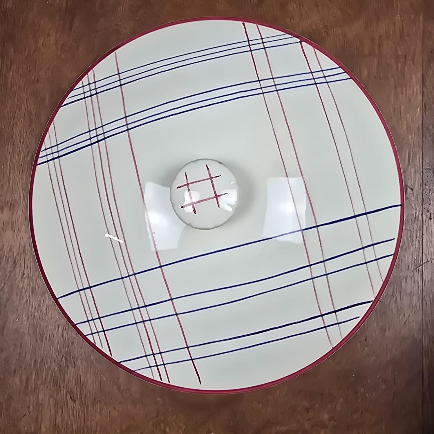 Couvercle de soupière Gien Brigitte à carreaux rouges et bleus, vu du dessus