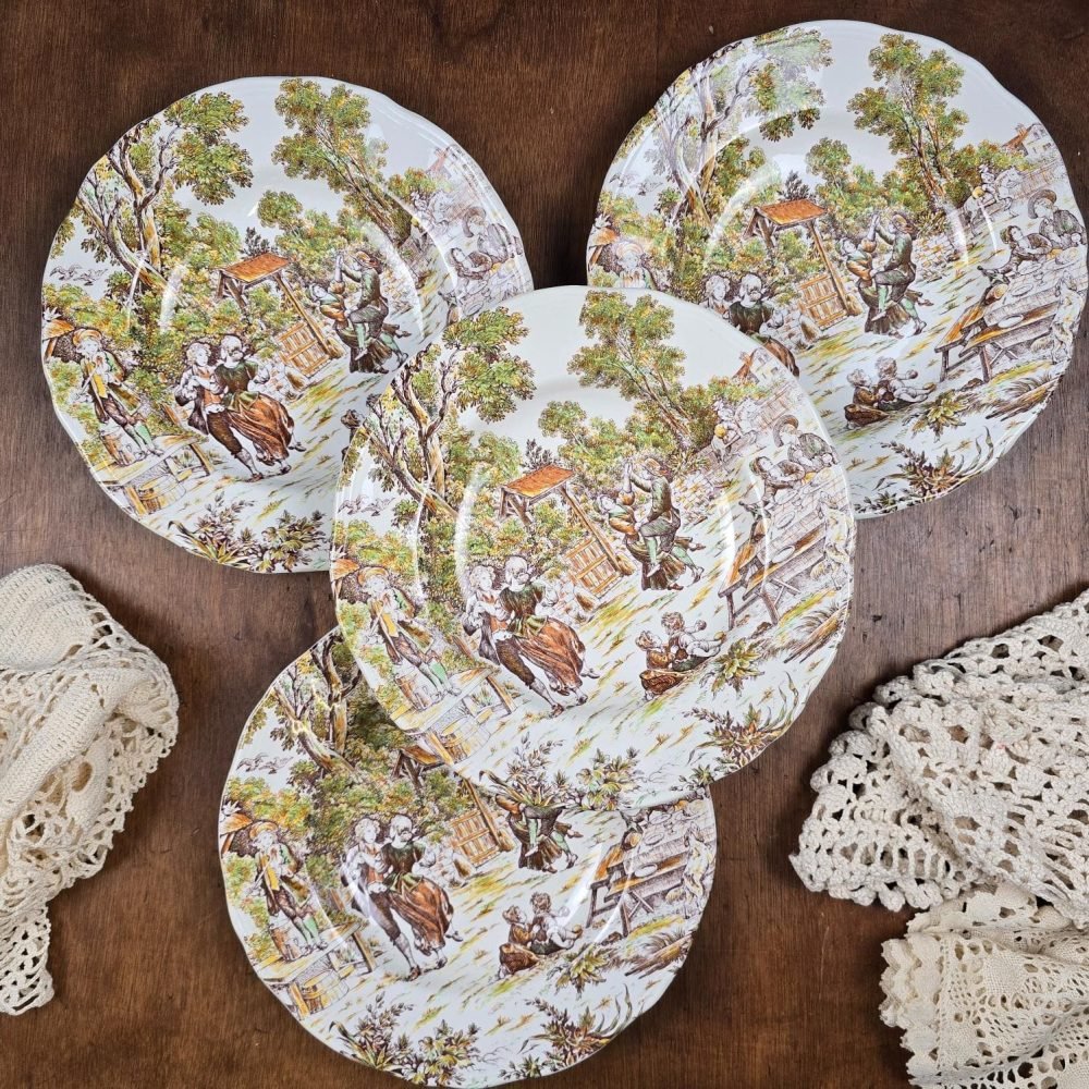 Lot de 4 assiettes Lunéville Tradition décor pastoral vert et brun, faïence ancienne à scènes champêtres