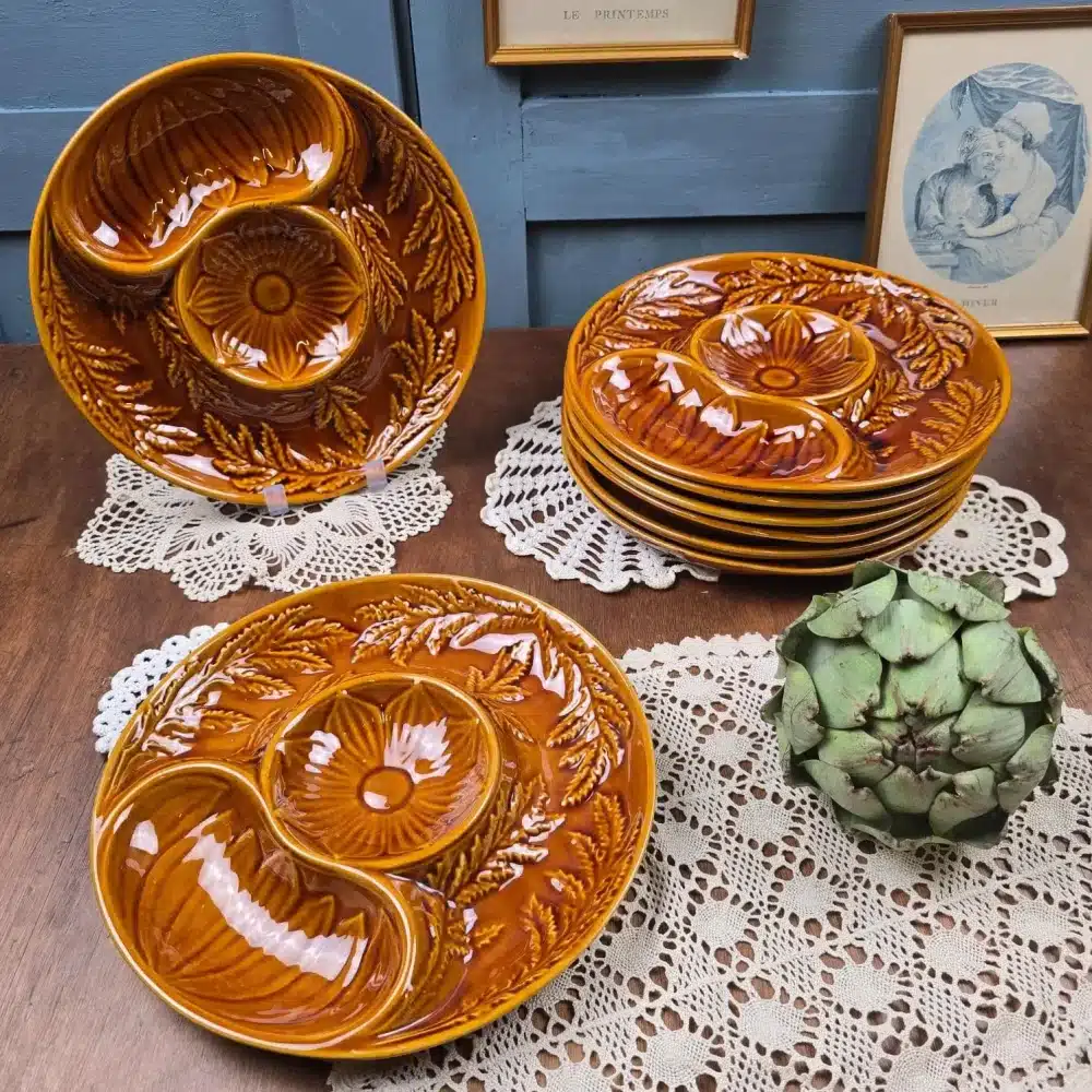 Lot de 8 assiettes à artichaut en barbotine Sicla Portugal – vue d’ensemble