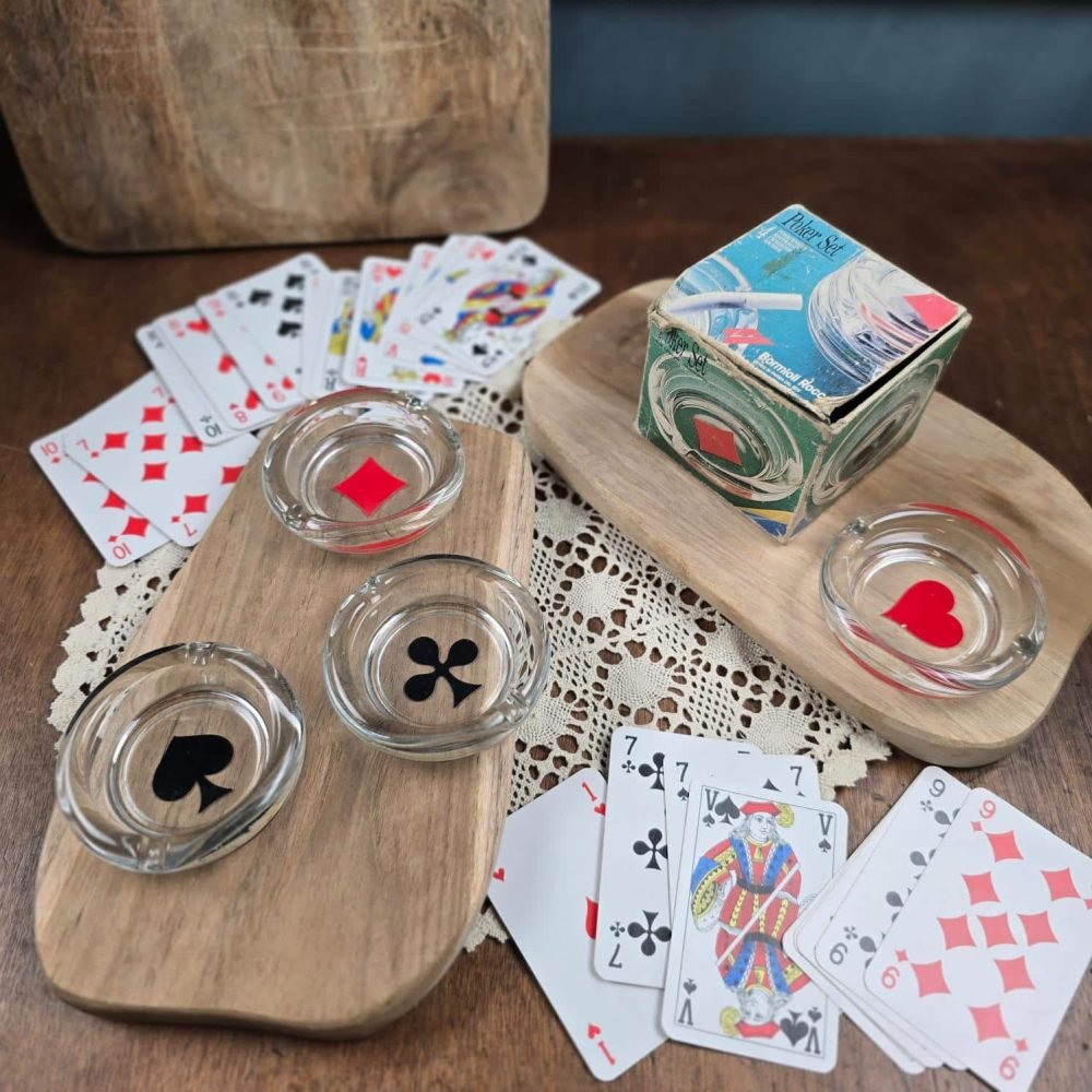 Lot de 4 mini cendriers Poker Set Bormioli Rocco en verre ambiance vintage et jeux de cartes