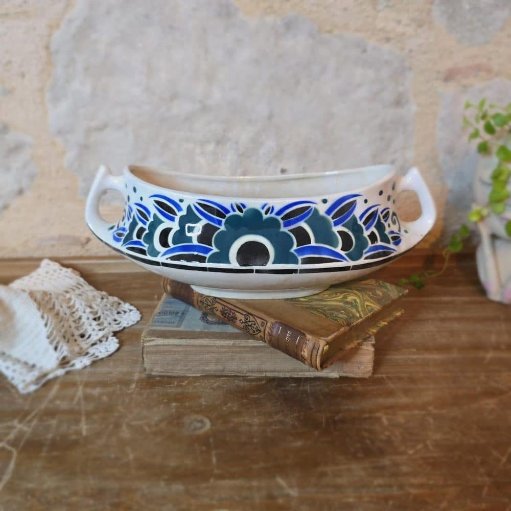 Jardinière K&G Luneville modèle Coutances en faïence, vue de face, décor floral bleu et vert.