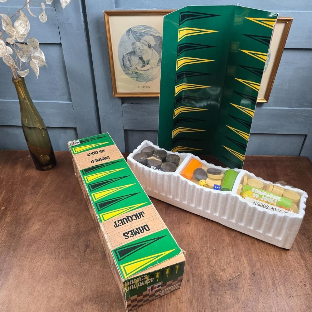 Intérieur jeu CFJ sous blister avec pions dés et accessoires