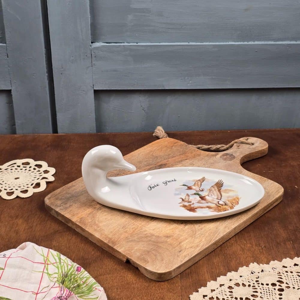 Plat à foie gras en porcelaine blanche décor canards, forme canard.