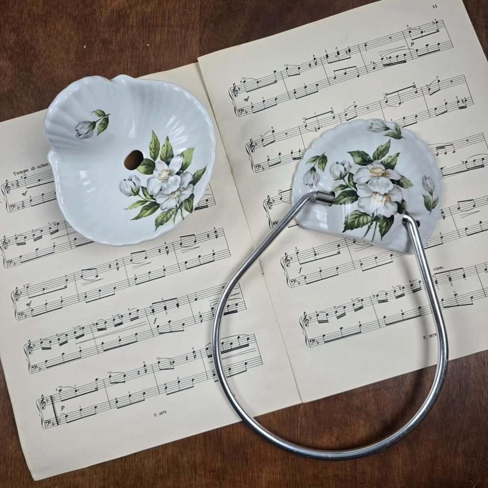 Ensemble porte-savon et porte-serviette mural vintage Porcelaine de Paris années 70