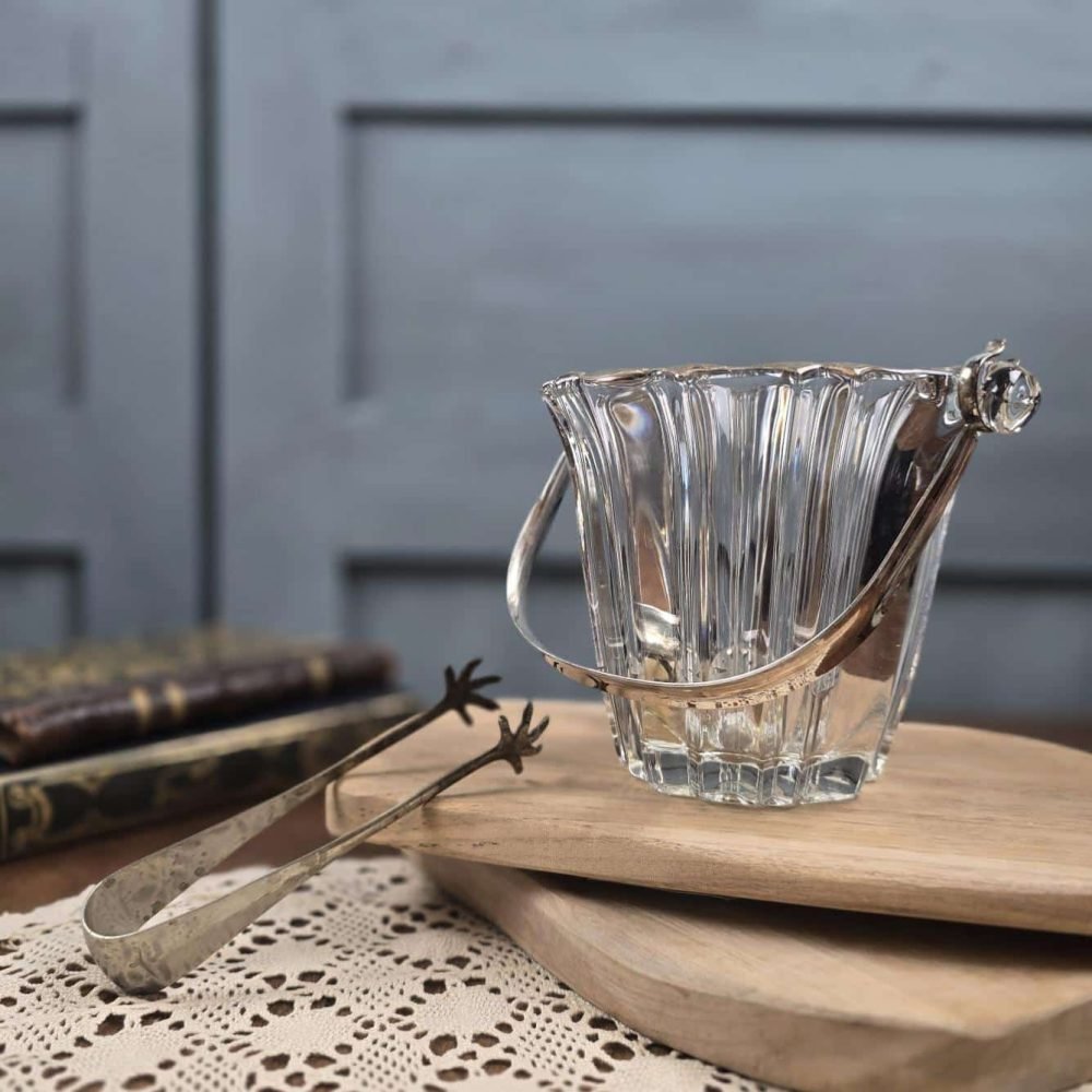 Seau à glace vintage en verre avec pince patte & fond métal, ambiance vintage
