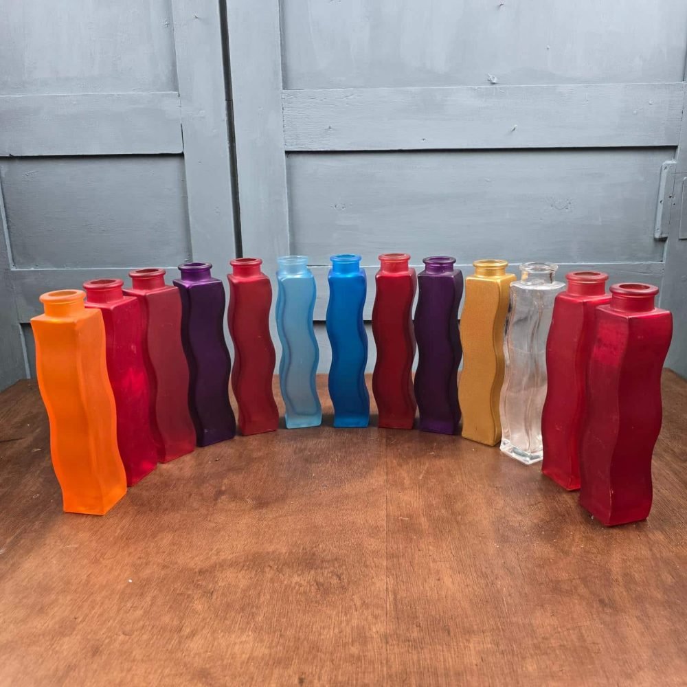 Soliflore IKEA Skamt vintage ondulé en verre givré coloré – Design années 2000, sur table en bois
